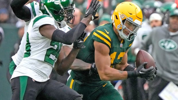 WR Allen Lazard makes a catch against the Jets in 2022